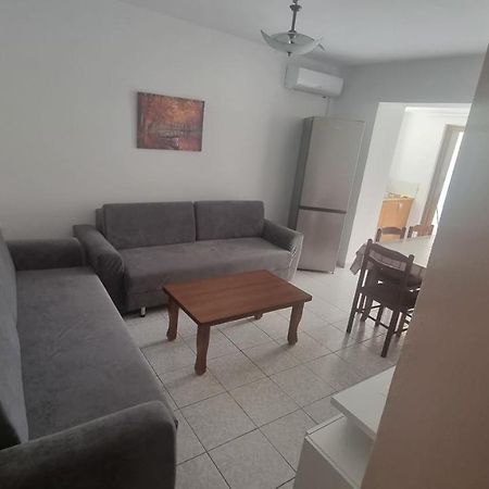 Teemo'S Apartments Sarandë Esterno foto