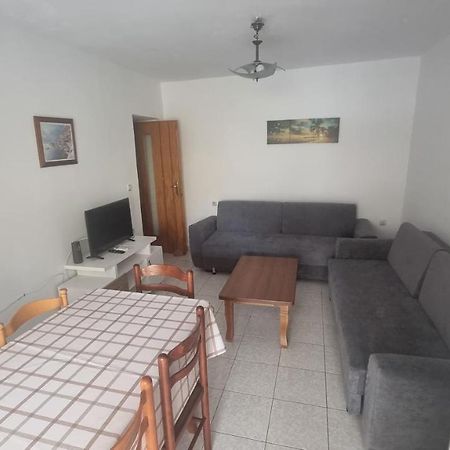 Teemo'S Apartments Sarandë Esterno foto